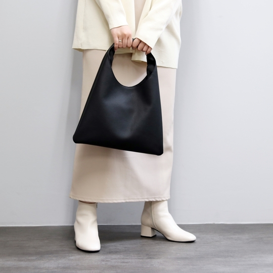 18-1136 牛革トライアングルトートバッグ