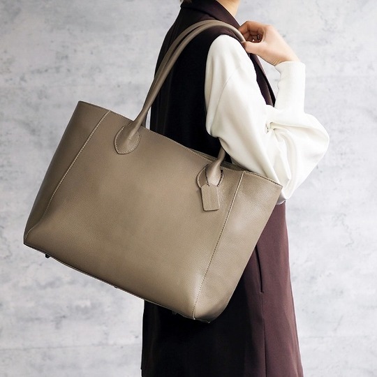 18-1182 大容量本革トートバッグ - GUSCIO グッシオオフィシャルサイト